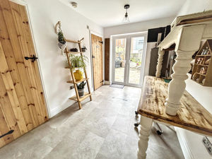 Photo 16- click for photo gallery